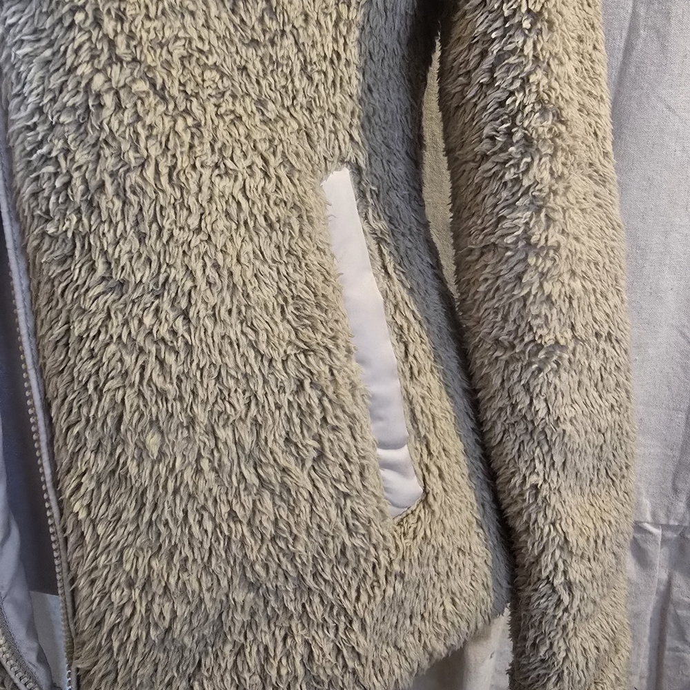 Patagonia Women's Cream Teddy Jacket - Picture 3 of 7